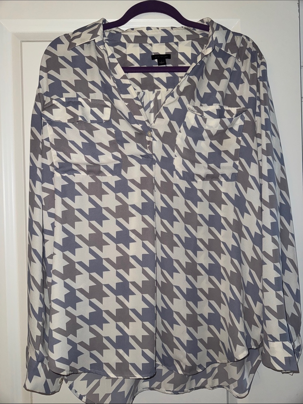Ann Taylor White, Tan, Lavender Houndstooth Blouse Sz L